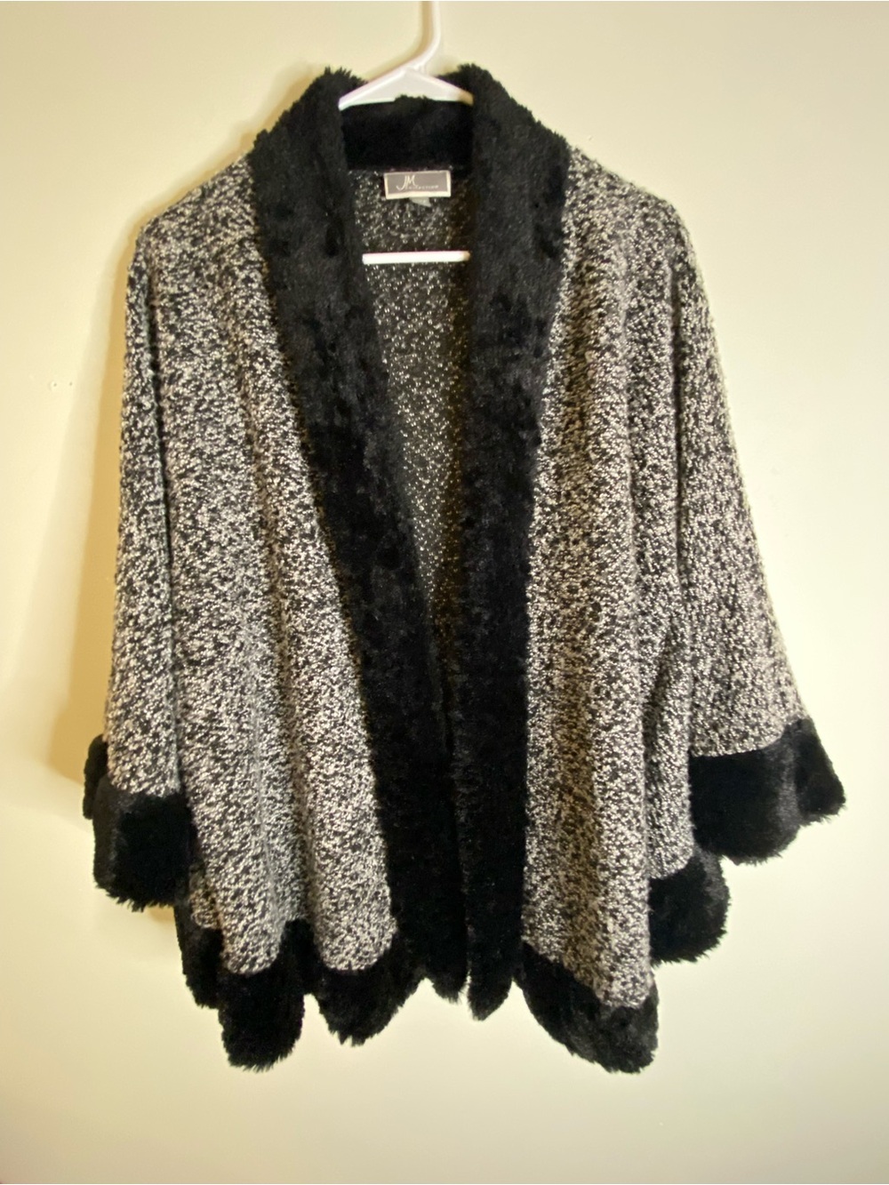 JM Collection Black & Gray Open Faux-Fur Trim Cardigan